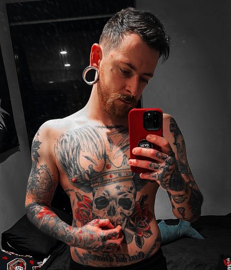 GeorgeB4rrett93 model nudes photo