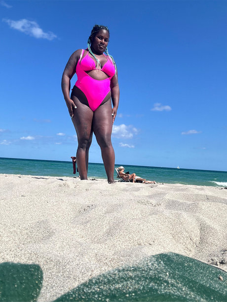 LustyLucyXXX FREE PAGE star perfect image