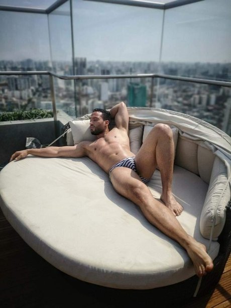 Luis Luces beautiful model img