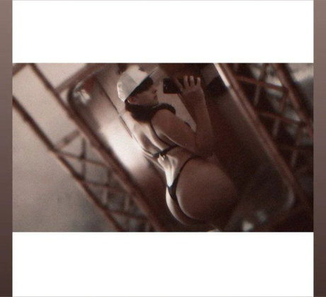 _LUCIA_ adult model pics