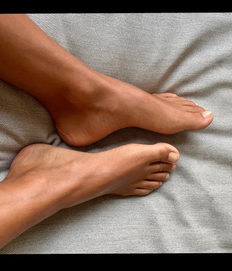 Maple Tiptoes nudes model pics