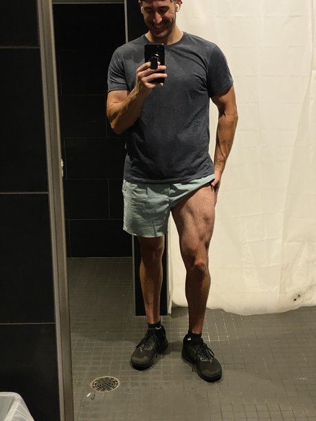 PairofCheeks star naked pic