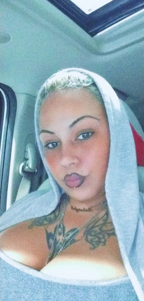 Mamianni model hd picture