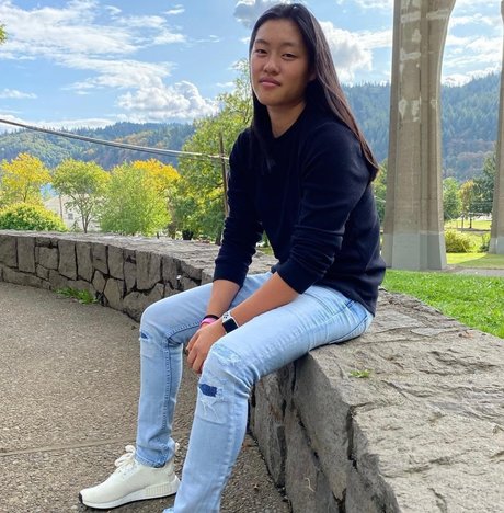 Mei Walters model perfect pic