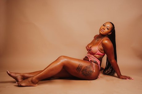 Real Stalli_ nudes star img