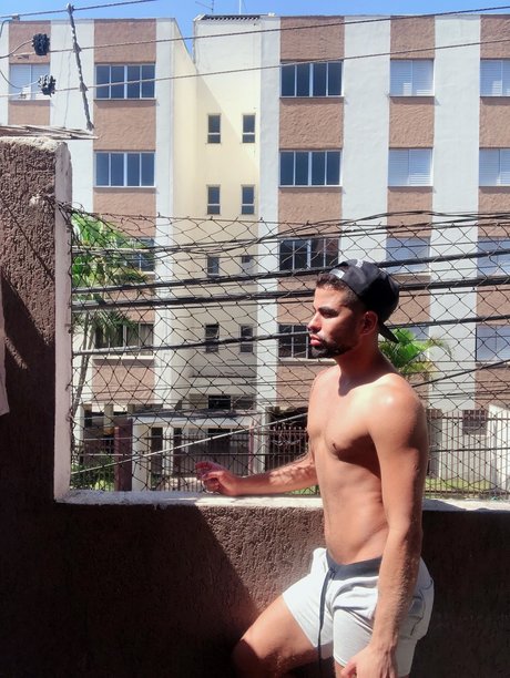 Max BootyXXX erotic model gallery