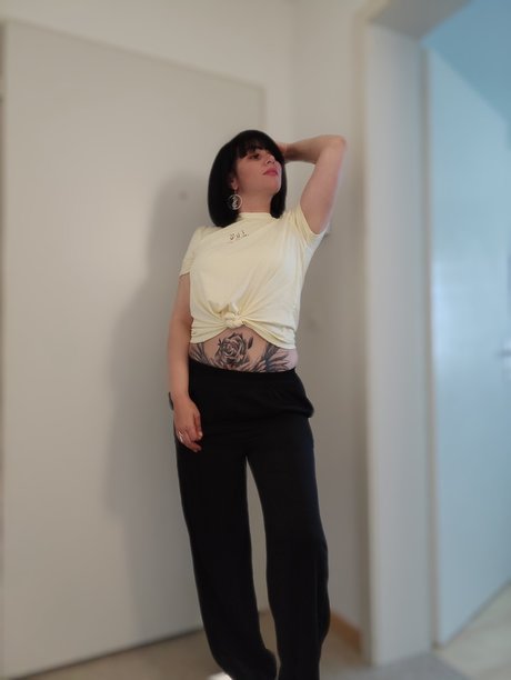 Marymary naked model photo