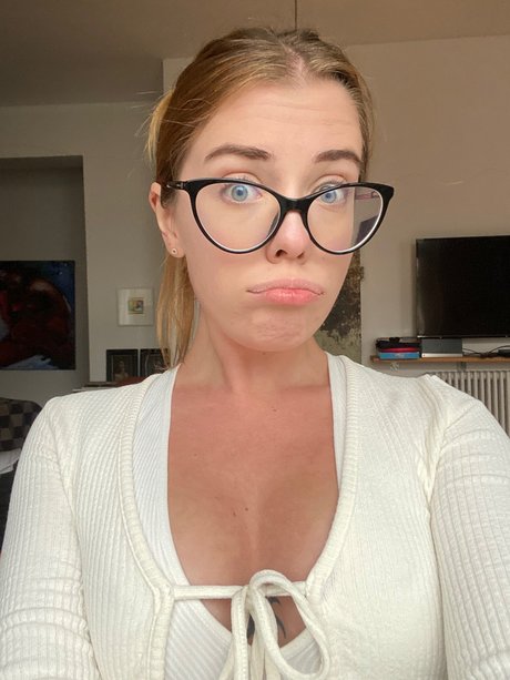 Mary Spark adult model photo