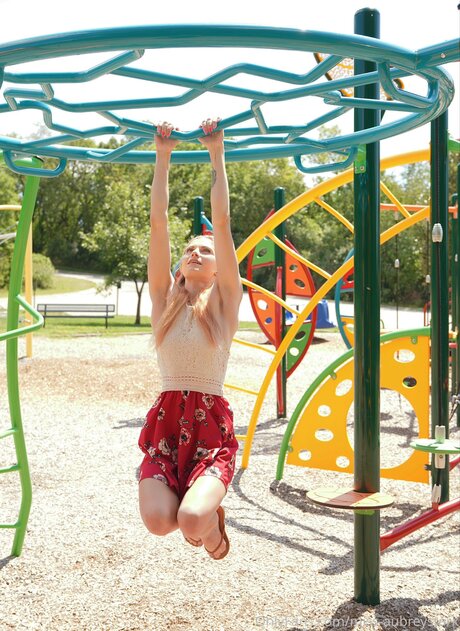 Aubrey Stark model top photo