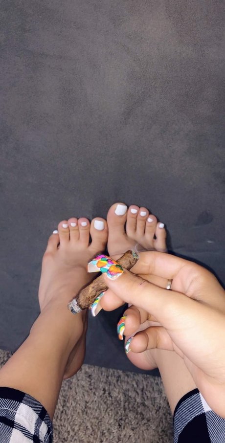 ItsAMiracle model pretty picture