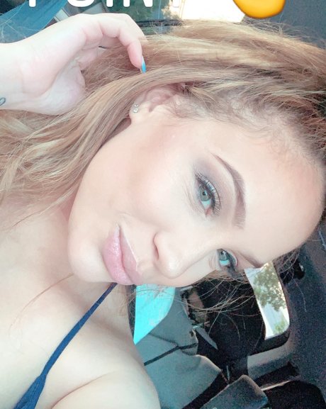 A M xxx model galleries