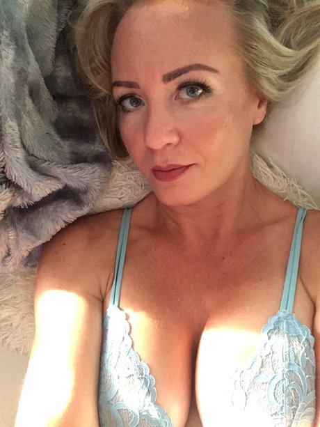 Mia Korza erotic pornstar img