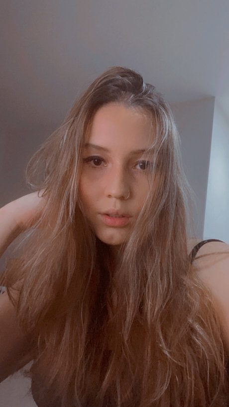 Mariana GM model nudes pics