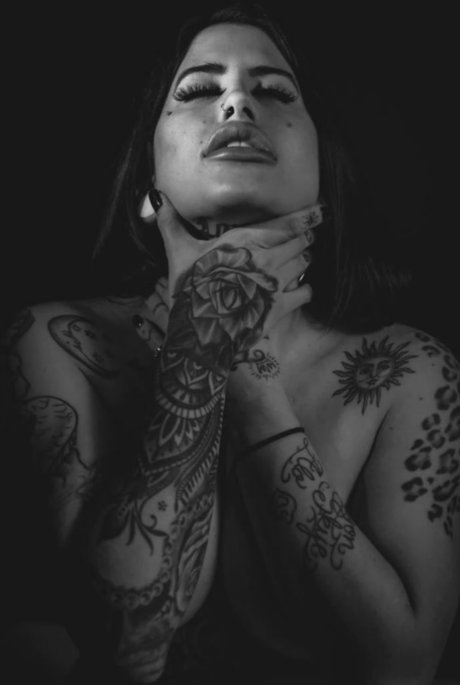 Ashley Fox exclusive model picture