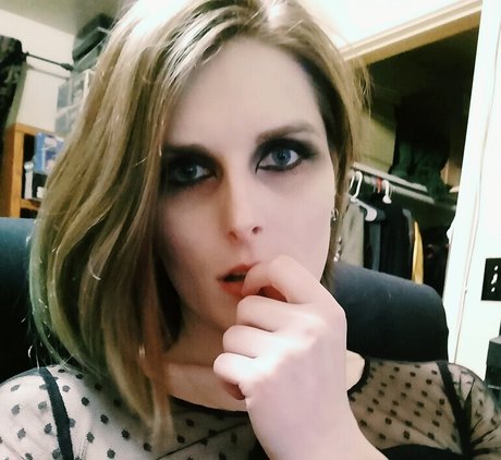 Molly Goodgirl art pornstar picture