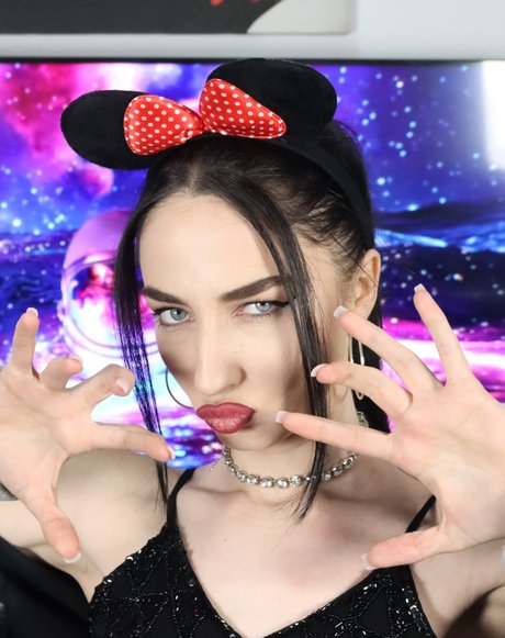 Madalina Sweets model adult image