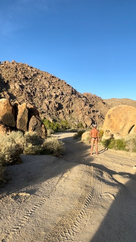 Nakedbicyclist naked model img