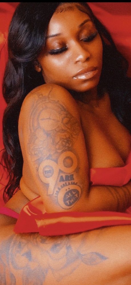 MyelleMyelle pornographic actress img