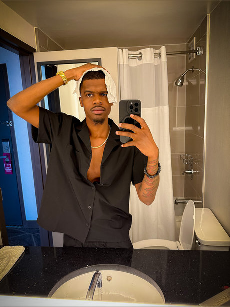 BIGG UNCUT star sex image