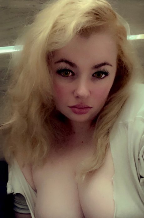 Nicole Tesla pornstar erotic pictures