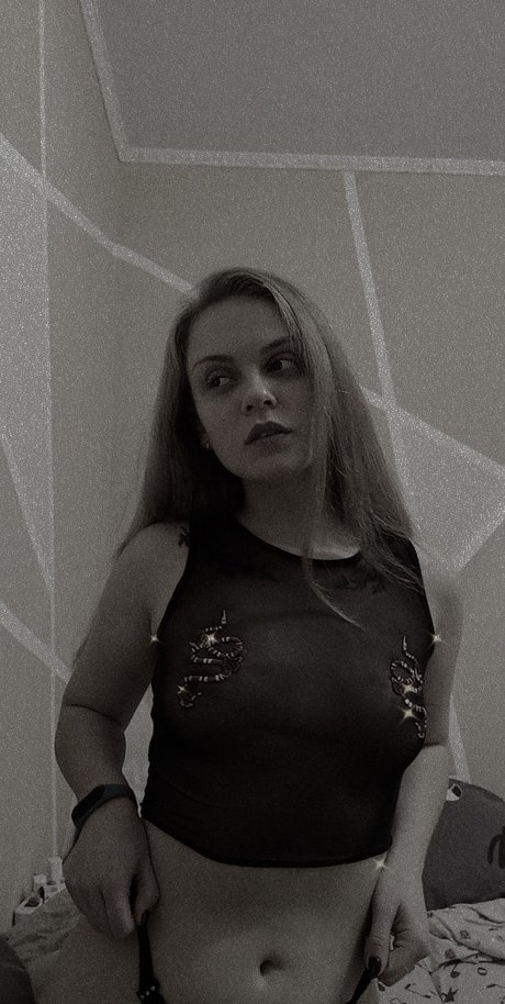 Nekina star adult photo