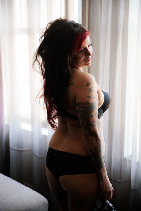 NativeQueen9120 art model photo