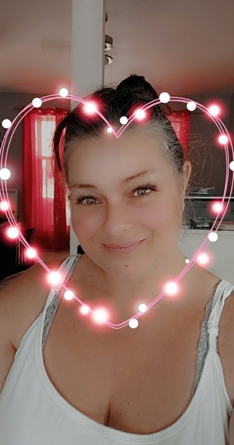 Natacha Bond star art pics