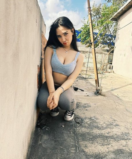 Amateur Latina Lazlye star naked photos