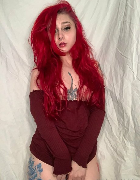 scarlett sin24 erotic model pic