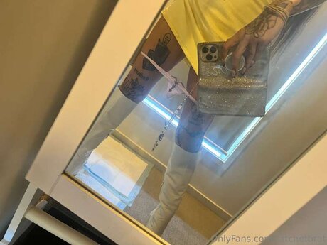 ratchetbrat sexy star pic