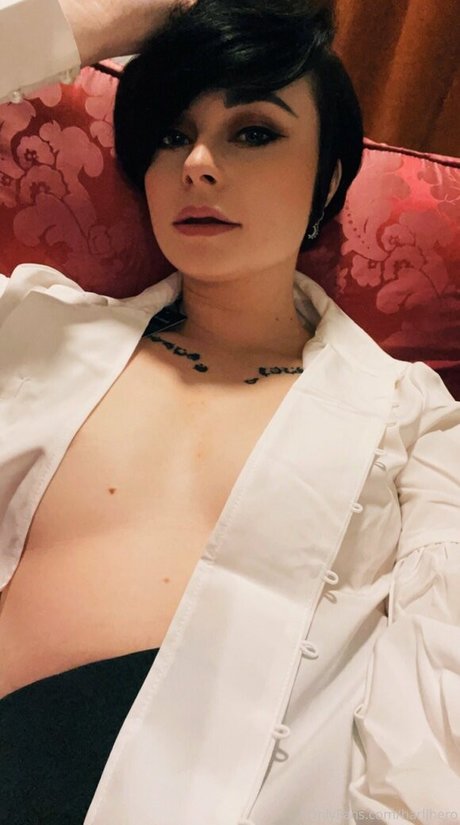 Harlihero model pretty photo