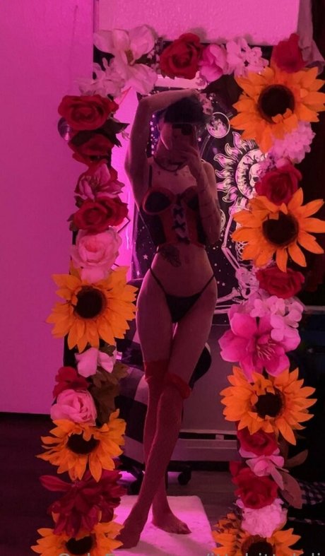 ittybittyloli hot actress pic