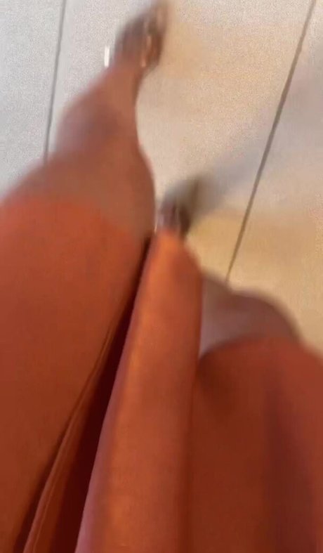 Catha23 naked model pic