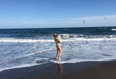 Catha23 naked model photos