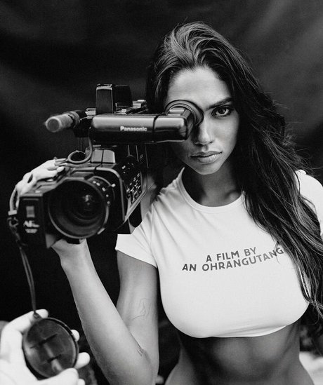 Arianny Negron naked model image