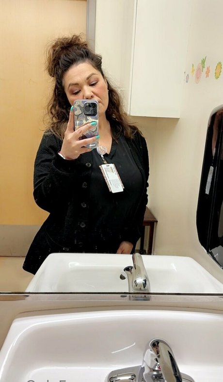 bustycougar star hd picture