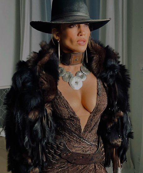 Jennifer Lopez model hot images