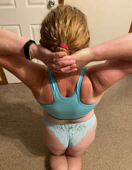 khariscurves high quality model pic