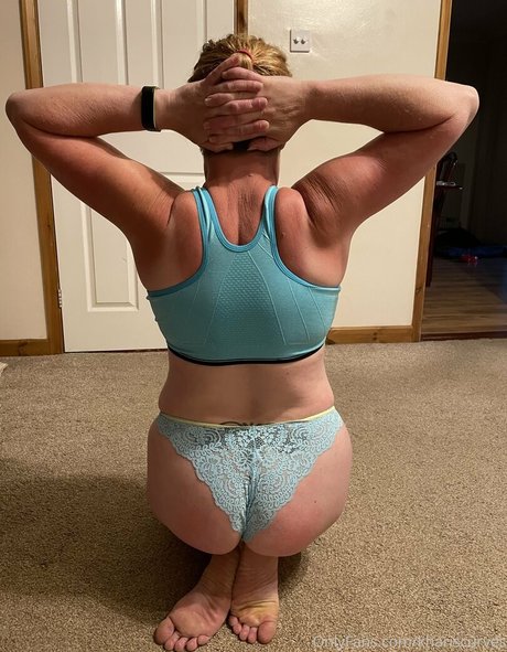 khariscurves nude star picture