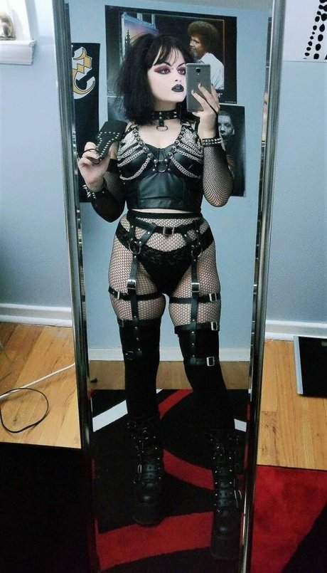 Girlbossnian model erotic pics