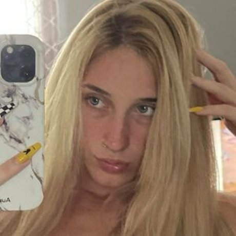 Letsbesweetlikesuga nude model galleries