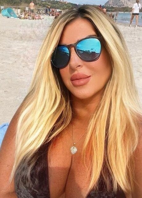 Flaviana Basta sexy pornstar gallery