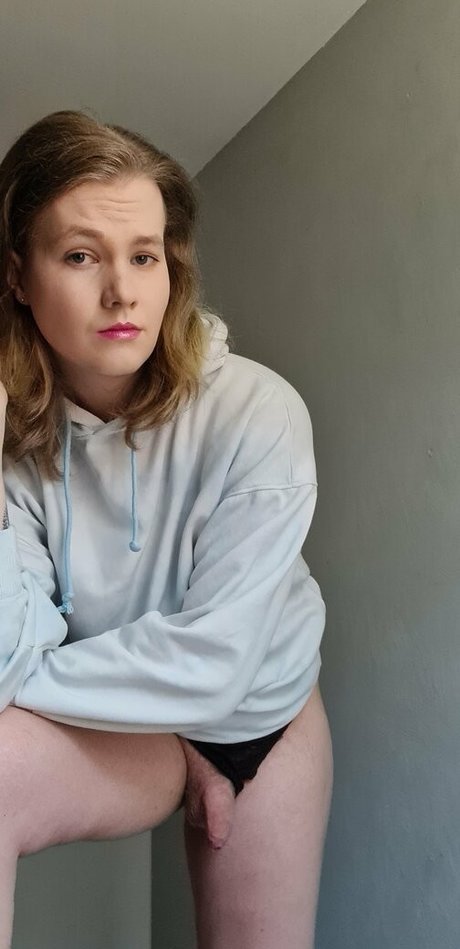 maries playtime art model pic