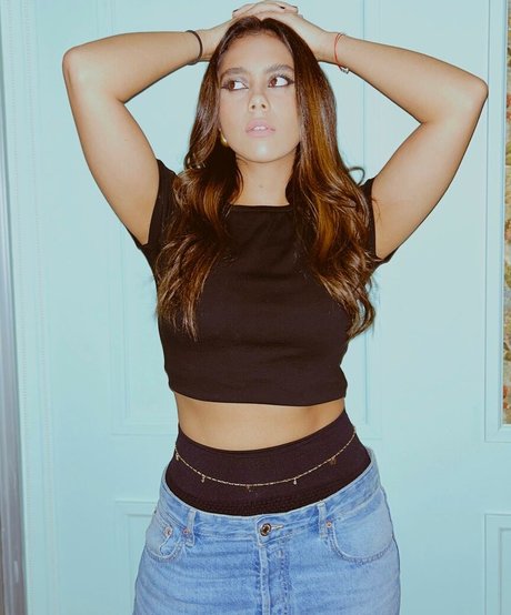 Renata Vaca art actress pics