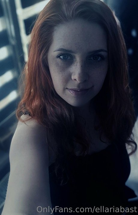 ellariabast star naked photos