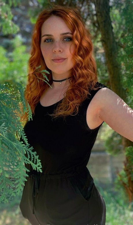 ellariabast star free pics