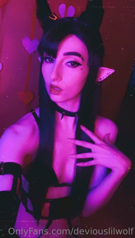 deviouslilwolf pornstar adult image