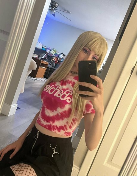 deviouslilwolf nude model gallery