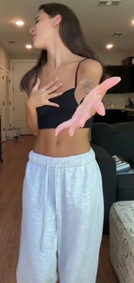 Bitty 01 model naked picture