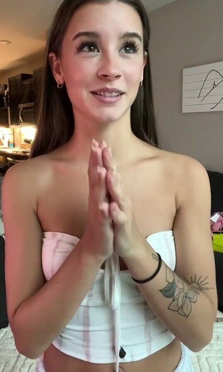 Bitty 01 nudes model img